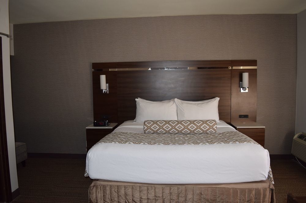 Four Points By Sheraton Detroit Novi Exterior photo