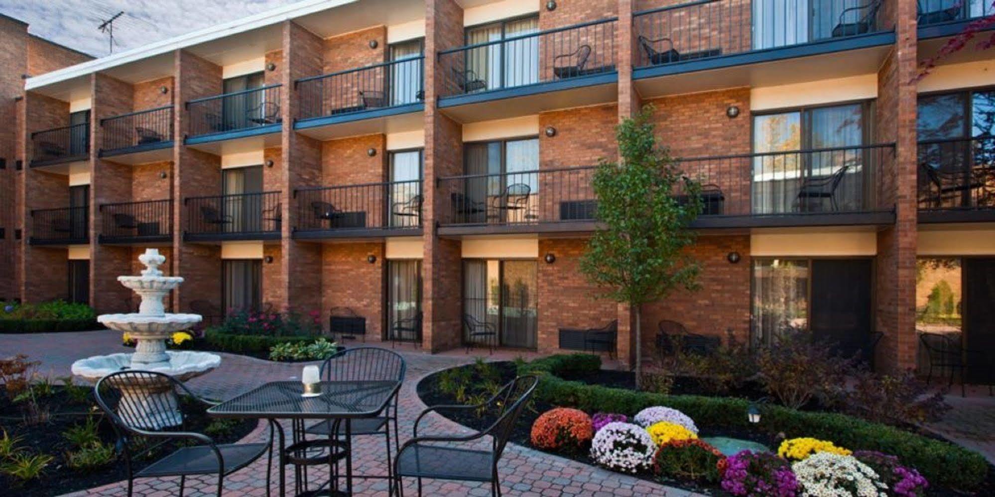 Four Points By Sheraton Detroit Novi Exterior photo